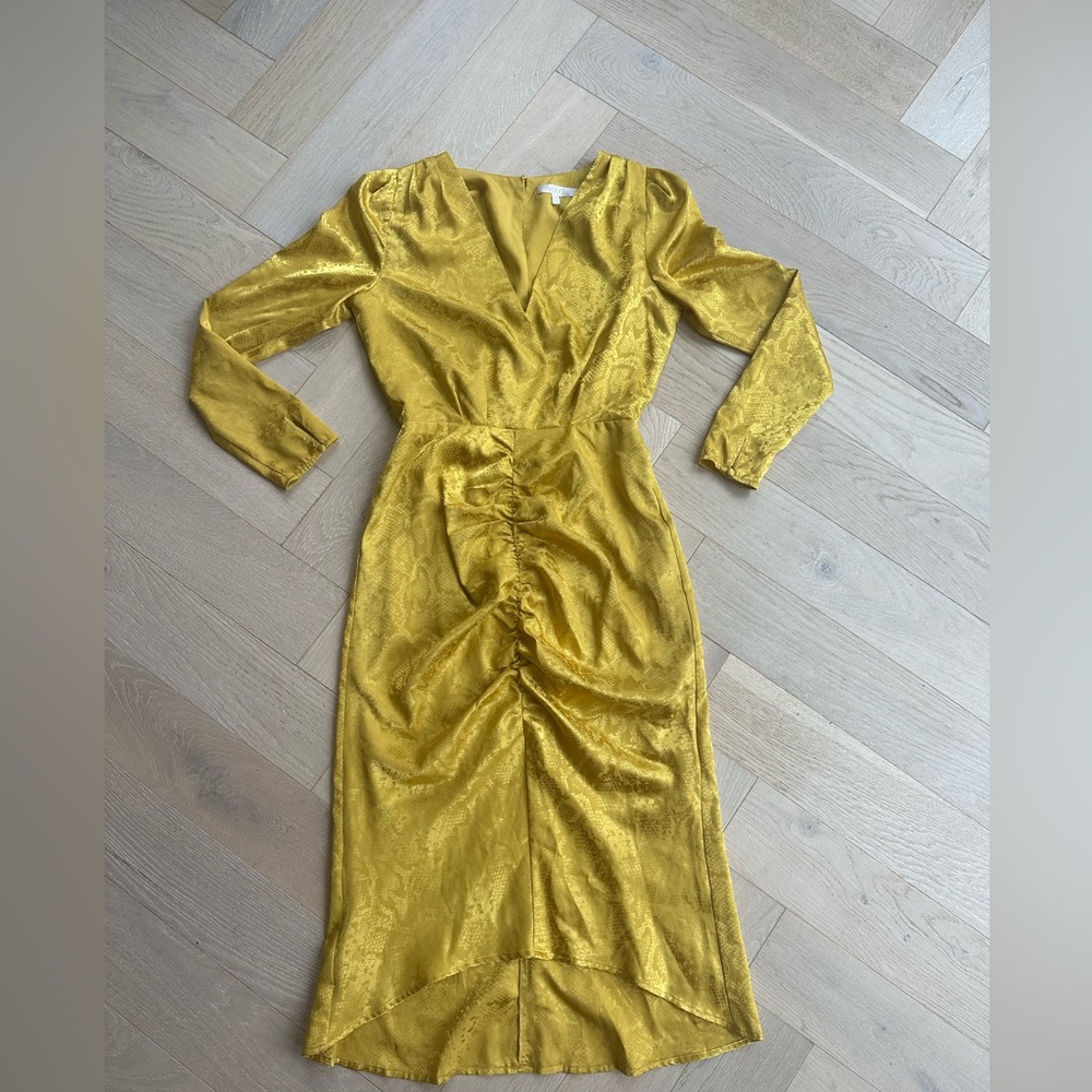 WAYF DRESS SIZE SMALL